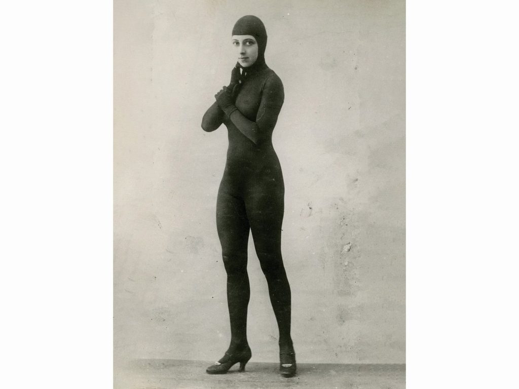 800px-Les_Vampires_-_Irma_Vep_(Musidora)H